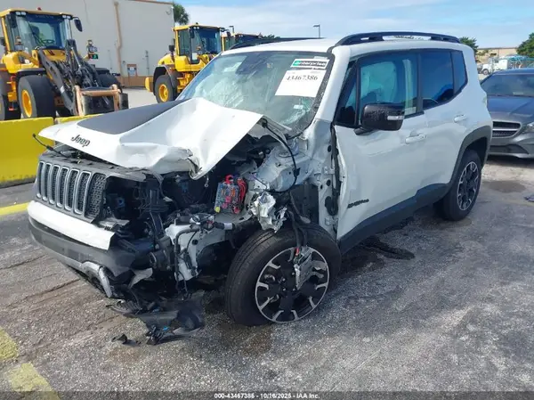 ZACNJDB19PPP72157 2023 JEEP RENEGADE - Image 2