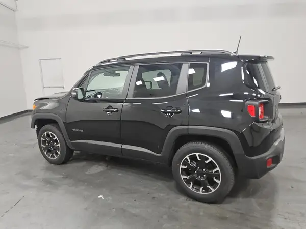 ZACNJDB19PPP72269 2023 JEEP RENEGADE - Image 2