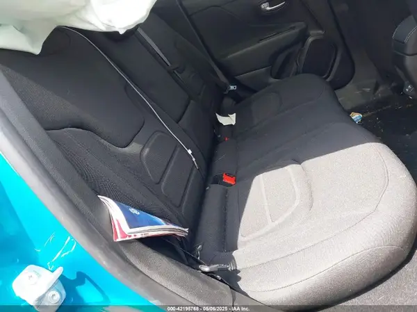 ZACNJDB1XNPN66679 2022 JEEP RENEGADE - Image 8