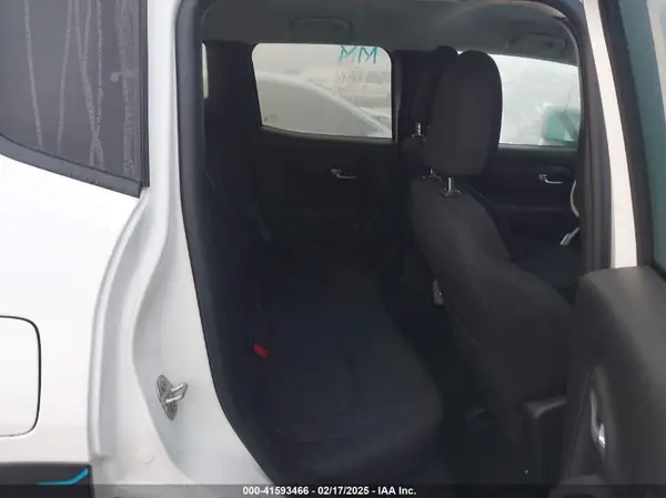 ZACNJDB1XNPN83885 2022 JEEP RENEGADE - Image 8