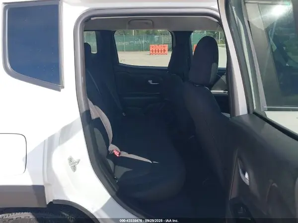 ZACNJDB1XPPP38955 2023 JEEP RENEGADE - Image 8