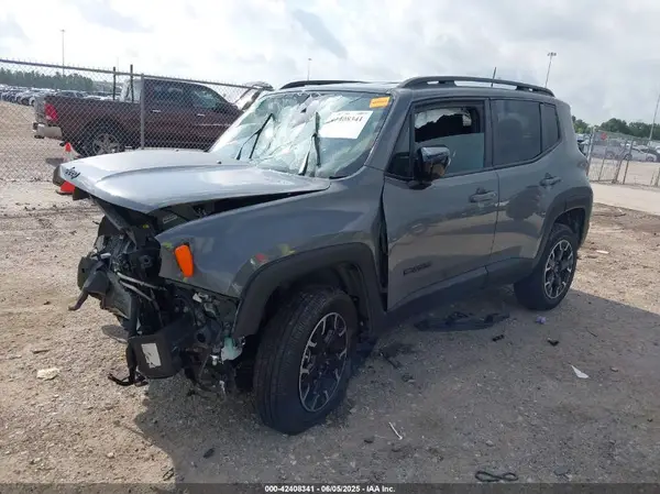 ZACNJDB1XPPP44528 2023 JEEP RENEGADE - Image 2