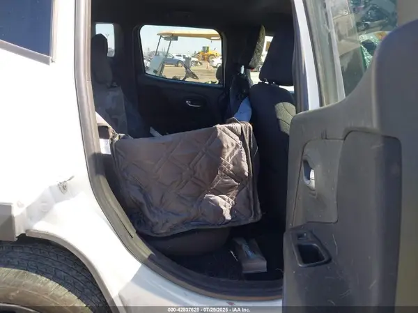 ZACNJDBB3MPN23809 2021 JEEP RENEGADE - Image 8