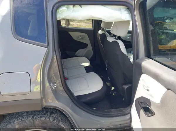 ZACNJDBB3MPN34082 2021 JEEP RENEGADE - Image 8