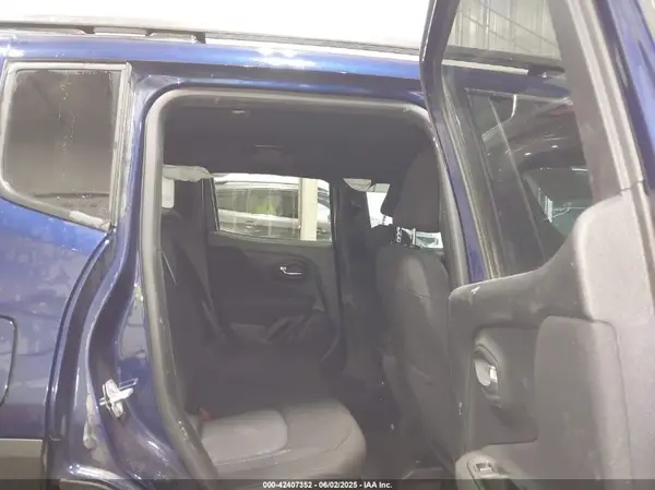 ZACNJDBB8MPN35325 2021 JEEP RENEGADE - Image 8