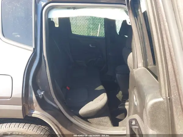 ZACNJDBB9MPM71070 2021 JEEP RENEGADE - Image 8