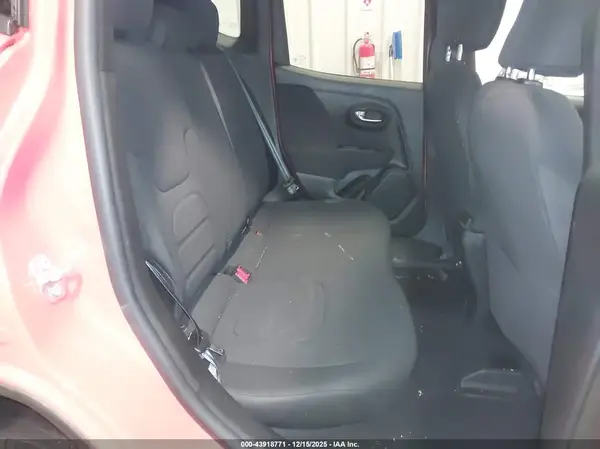 ZACNJDBBXMPM71398 2021 JEEP RENEGADE - Image 8