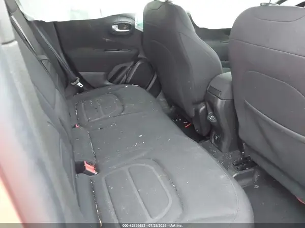 ZACNJDBBXMPM77038 2021 JEEP RENEGADE - Image 8