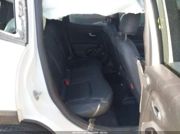 ZACNJDC10MPM71187 2021 JEEP RENEGADE - Image 8