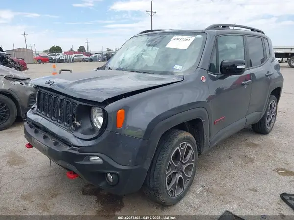 ZACNJDC10NPN62719 2022 JEEP RENEGADE - Image 2