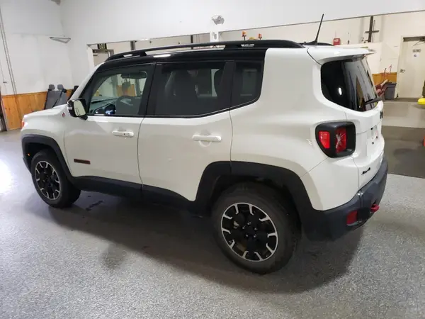 ZACNJDC10PPP58498 2023 JEEP RENEGADE - Image 2