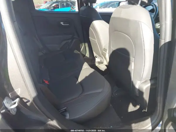 ZACNJDC11MPN34569 2021 JEEP RENEGADE - Image 8