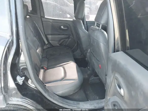 ZACNJDC11NPN78945 2022 JEEP RENEGADE - Image 8