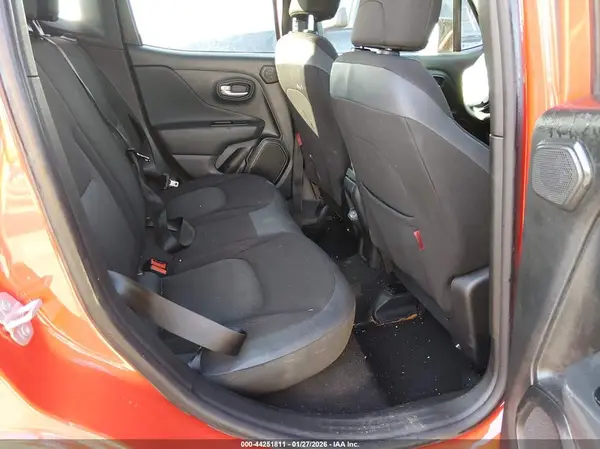 ZACNJDC11PPP13554 2023 JEEP RENEGADE - Image 8
