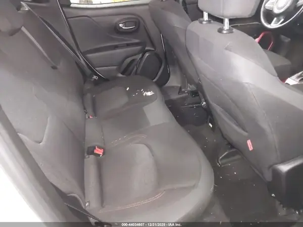 ZACNJDC12MPM30737 2021 JEEP RENEGADE - Image 8