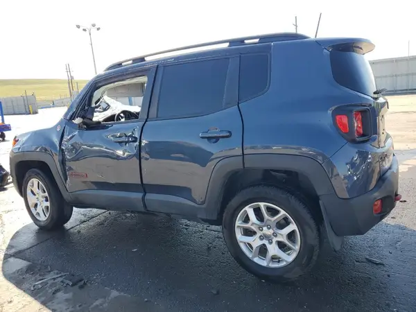 ZACNJDC12MPM31659 2021 JEEP RENEGADE - Image 2
