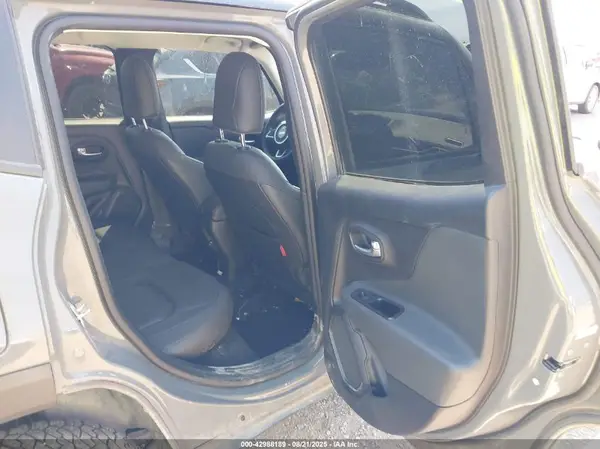 ZACNJDC12MPN30675 2021 JEEP RENEGADE - Image 8