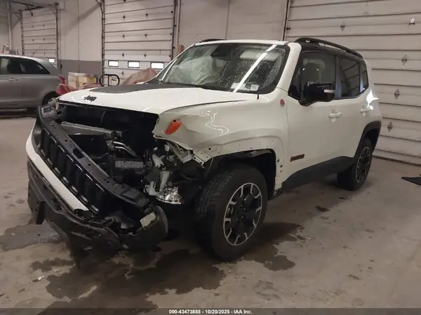 ZACNJDC12PPP11957 2023 JEEP RENEGADE - Image 2