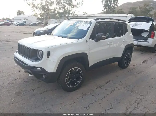 ZACNJDC12PPP17029 2023 JEEP RENEGADE - Image 2