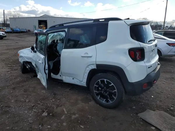 ZACNJDC12PPP66389 2023 JEEP RENEGADE - Image 2