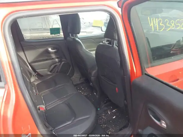 ZACNJDC13MPM26518 2021 JEEP RENEGADE - Image 8