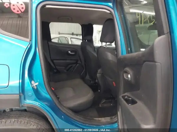 ZACNJDC13MPN36825 2021 JEEP RENEGADE - Image 8