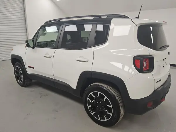 ZACNJDC13PPP22496 2023 JEEP RENEGADE - Image 2