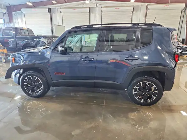 ZACNJDC13PPP35085 2023 JEEP RENEGADE - Image 2