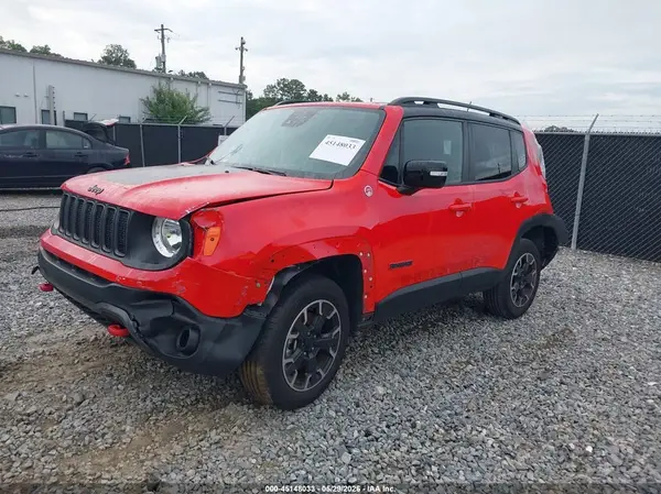 ZACNJDC13PPP70421 2023 JEEP RENEGADE - Image 2