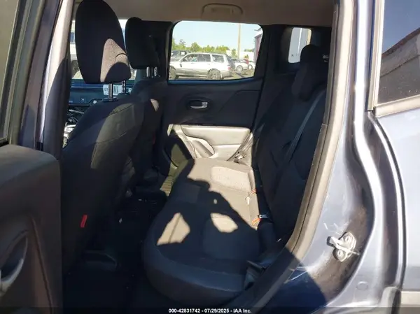 ZACNJDC15NPN53093 2022 JEEP RENEGADE - Image 8