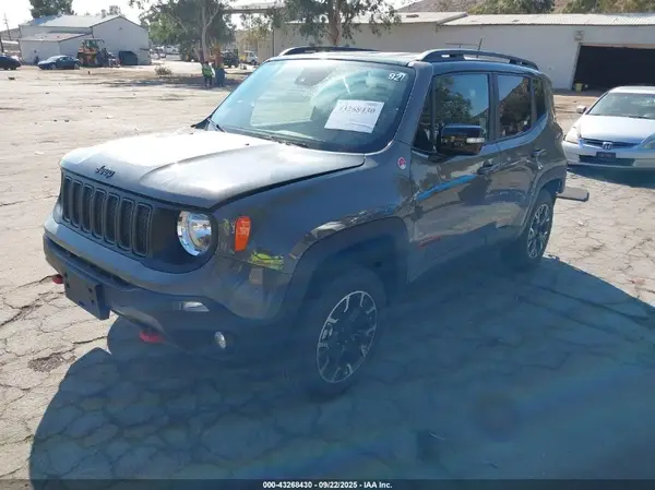 ZACNJDC15PPP44726 2023 JEEP RENEGADE - Image 2
