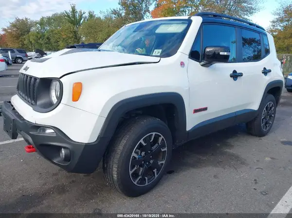 ZACNJDC15PPP55001 2023 JEEP RENEGADE - Image 2