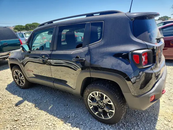 ZACNJDC15PPP62109 2023 JEEP RENEGADE - Image 2