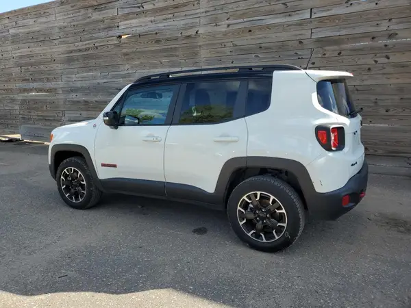 ZACNJDC15PPP72834 2023 JEEP RENEGADE - Image 2