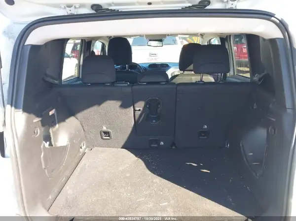 ZACNJDC16NPN86930 2022 JEEP RENEGADE - Image 8