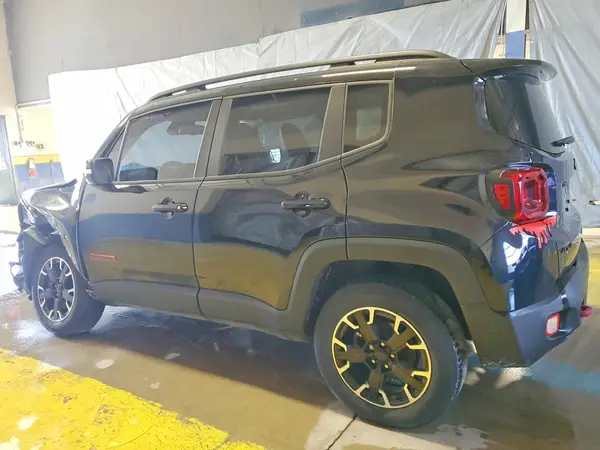 ZACNJDC16PPP30138 2023 JEEP RENEGADE - Image 2