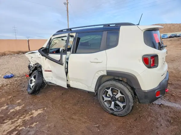 ZACNJDC18NPP00166 2022 JEEP RENEGADE - Image 2