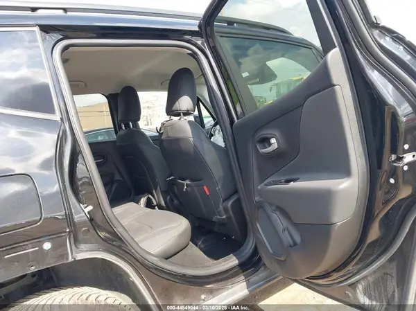 ZACNJDC18PPP15446 2023 JEEP RENEGADE - Image 8