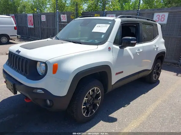ZACNJDC18PPP70818 2023 JEEP RENEGADE - Image 2