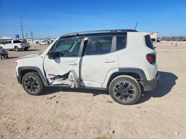 ZACNJDC19PPP24026 2023 JEEP RENEGADE - Image 2