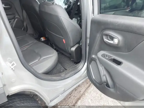 ZACNJDC1XMPM31652 2021 JEEP RENEGADE - Image 8