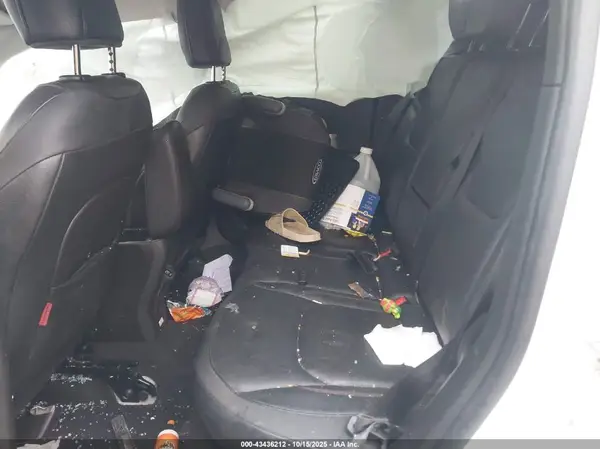 ZACNJDC1XNPN69967 2022 JEEP RENEGADE - Image 8
