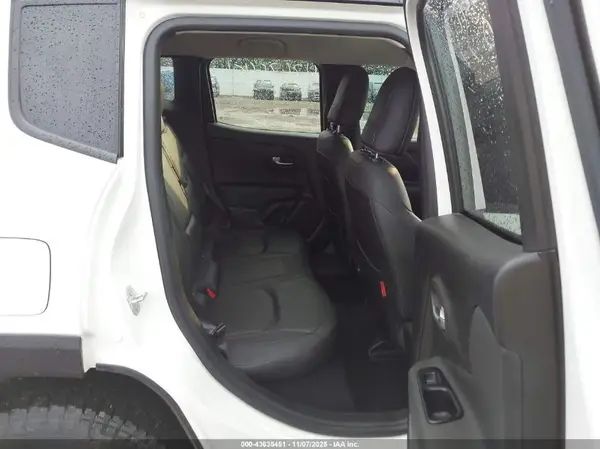ZACNJDC1XNPN70052 2022 JEEP RENEGADE - Image 8
