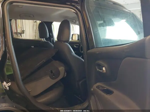 ZACNJDD11MPM36656 2021 JEEP RENEGADE - Image 8