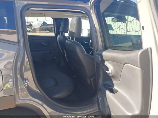 ZACNJDD13MPN31011 2021 JEEP RENEGADE - Image 8