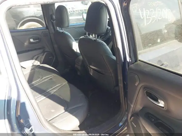 ZACNJDD14MPM13825 2021 JEEP RENEGADE - Image 8