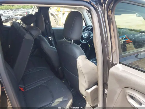 ZACNJDD15PPP37130 2023 JEEP RENEGADE - Image 8