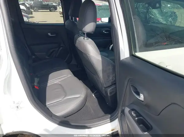ZACNJDD16NPN99059 2022 JEEP RENEGADE - Image 8
