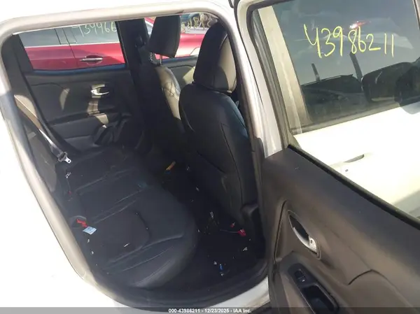 ZACNJDD19MPM50692 2021 JEEP RENEGADE - Image 8