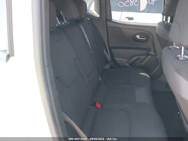 ZACNJDE11NPN57672 2022 JEEP RENEGADE - Image 8
